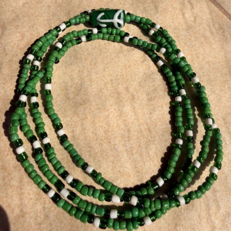 Guia de Oxossi/Cabloco com firma decorada verde com detalhes