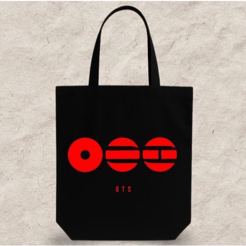Ecobag BTS Tour Preta 40x45cm | Bolsa Grande Estilo Kpop Army | Sacola Reforçada Premium BTS Tour Arirang