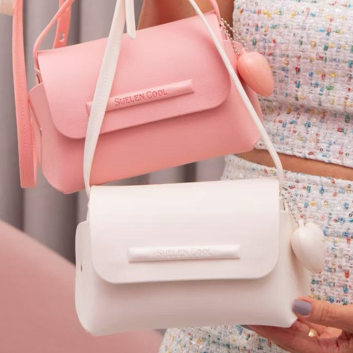 Bolsinha Feminina Pequena Suellen com Coração – Clutch, Necessaire Porta Maquiagem