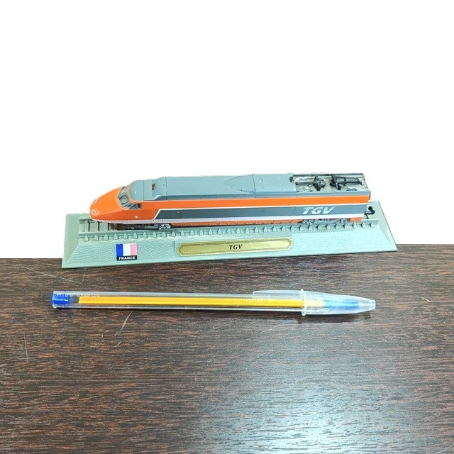 Miniatura Colecionável Antiga Locomotiva 17x4x3,5cm 60g