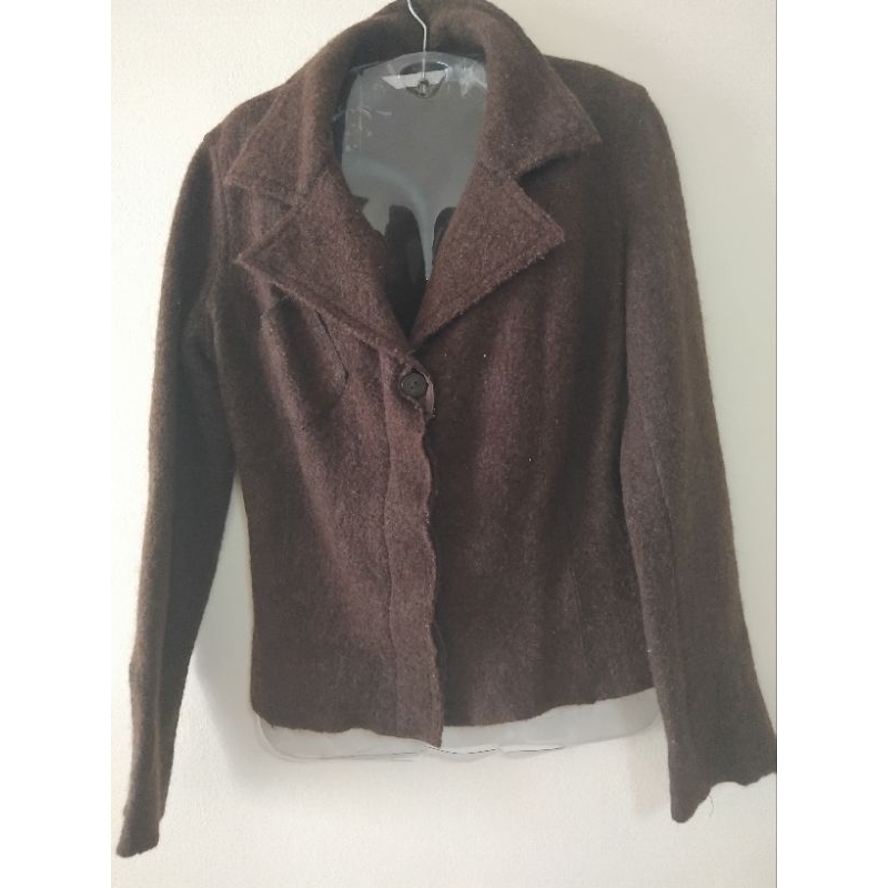 Casaco curto de lã  batida  botões  embutido.Veste P.M