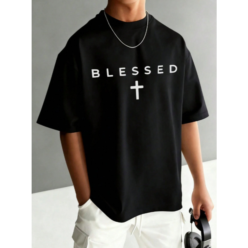 Camiseta Masculina Infantil Estampa Blessed Cruz Religiosa Streetwear Confortável Casual Moda Urbana
