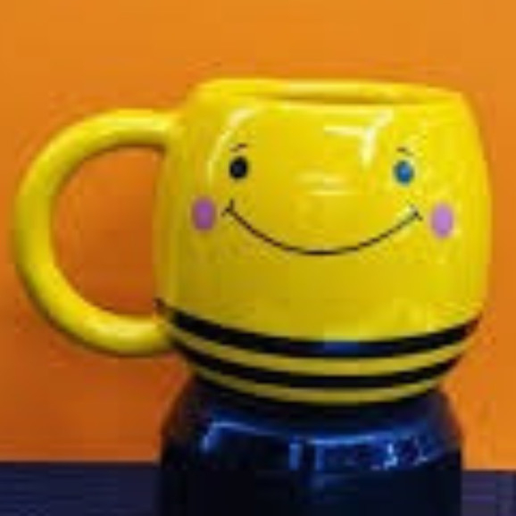 Caneca Porcelana Abelinha 3d 500ml Ceramica + cx de presente