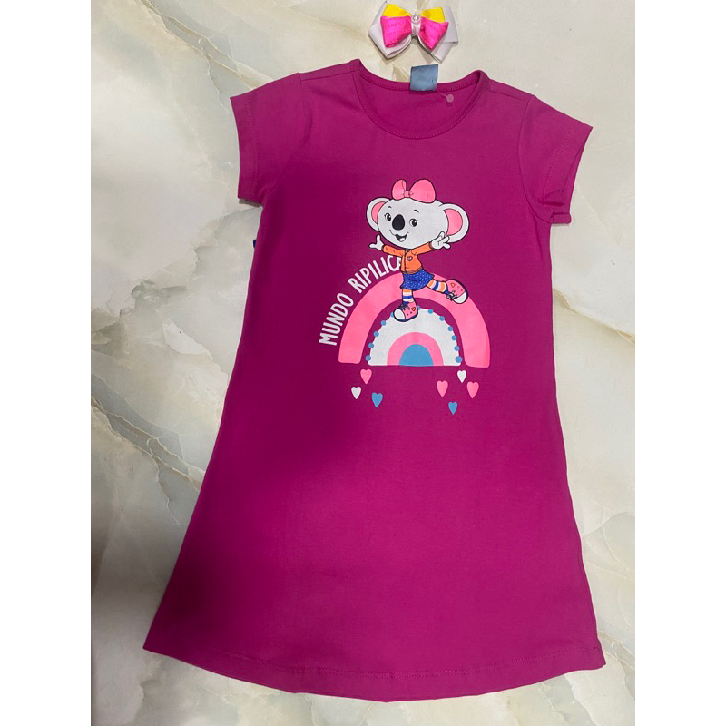 Vestido Lilica  tamanho 8/10  vem com laço Brinde Bem confortável Uma cor vibrante pink $65,00