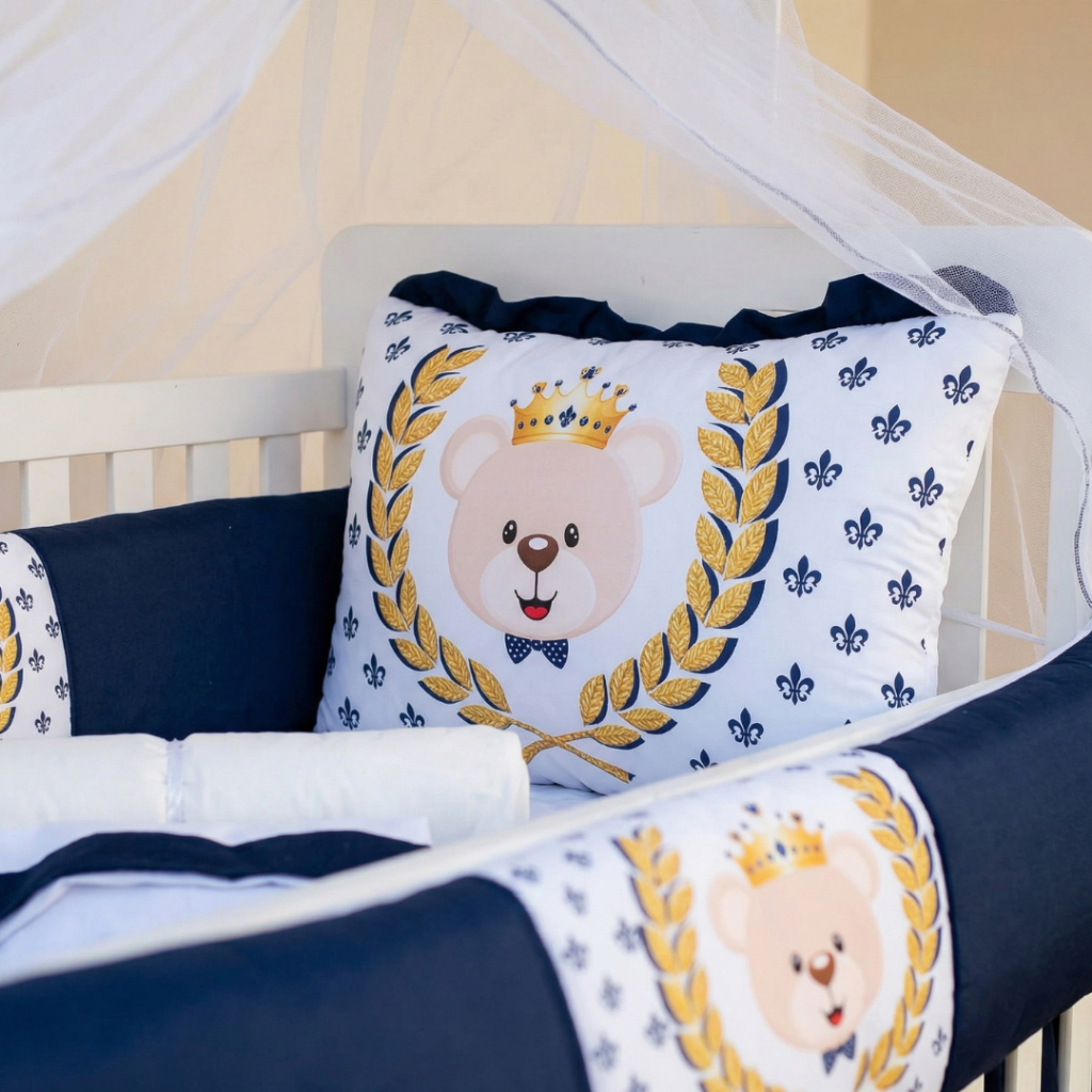 Kit Berço Sublimado Urso Coroa Príncipe Azul Enxoval para Menino Quarto Completo com 10 Peças