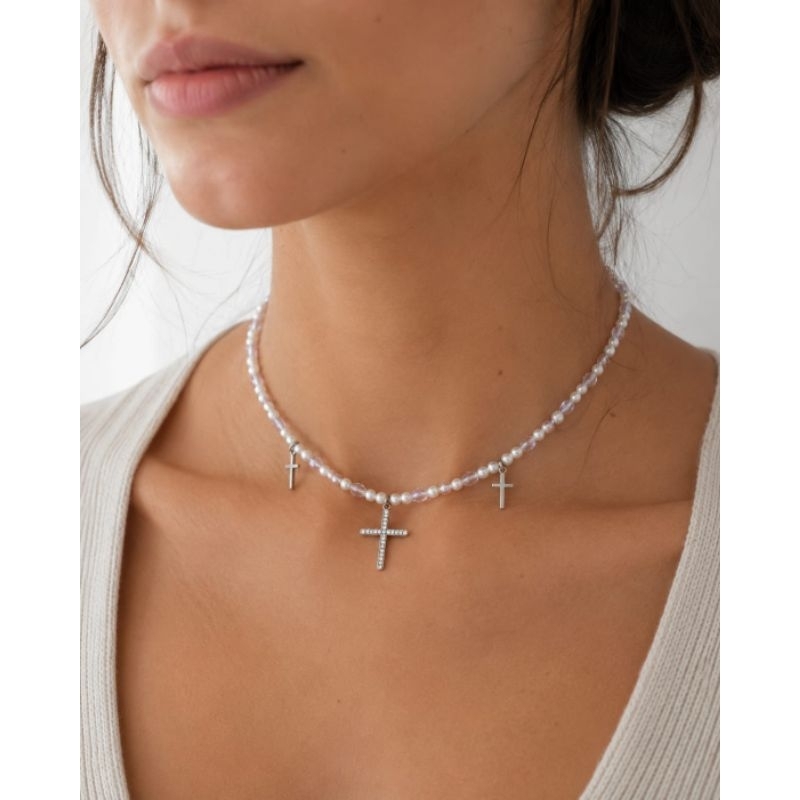 Colar Choker Pérolas com Cruz Prata Feminino Delicado