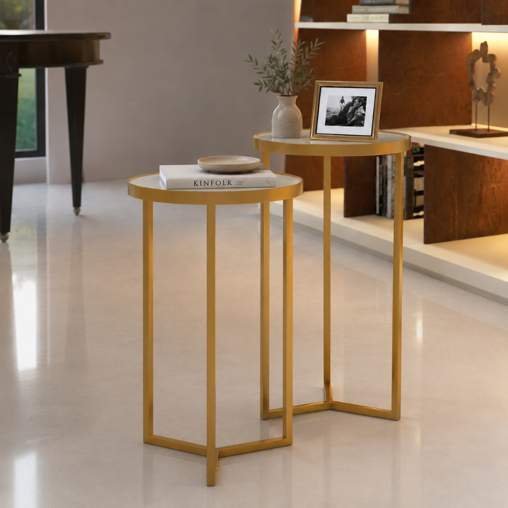 Conjunto Mesa Liz  Apoio e Lateral Dourada com Tampo de Vidro Off White Kit 2 Mesinha de Decoração