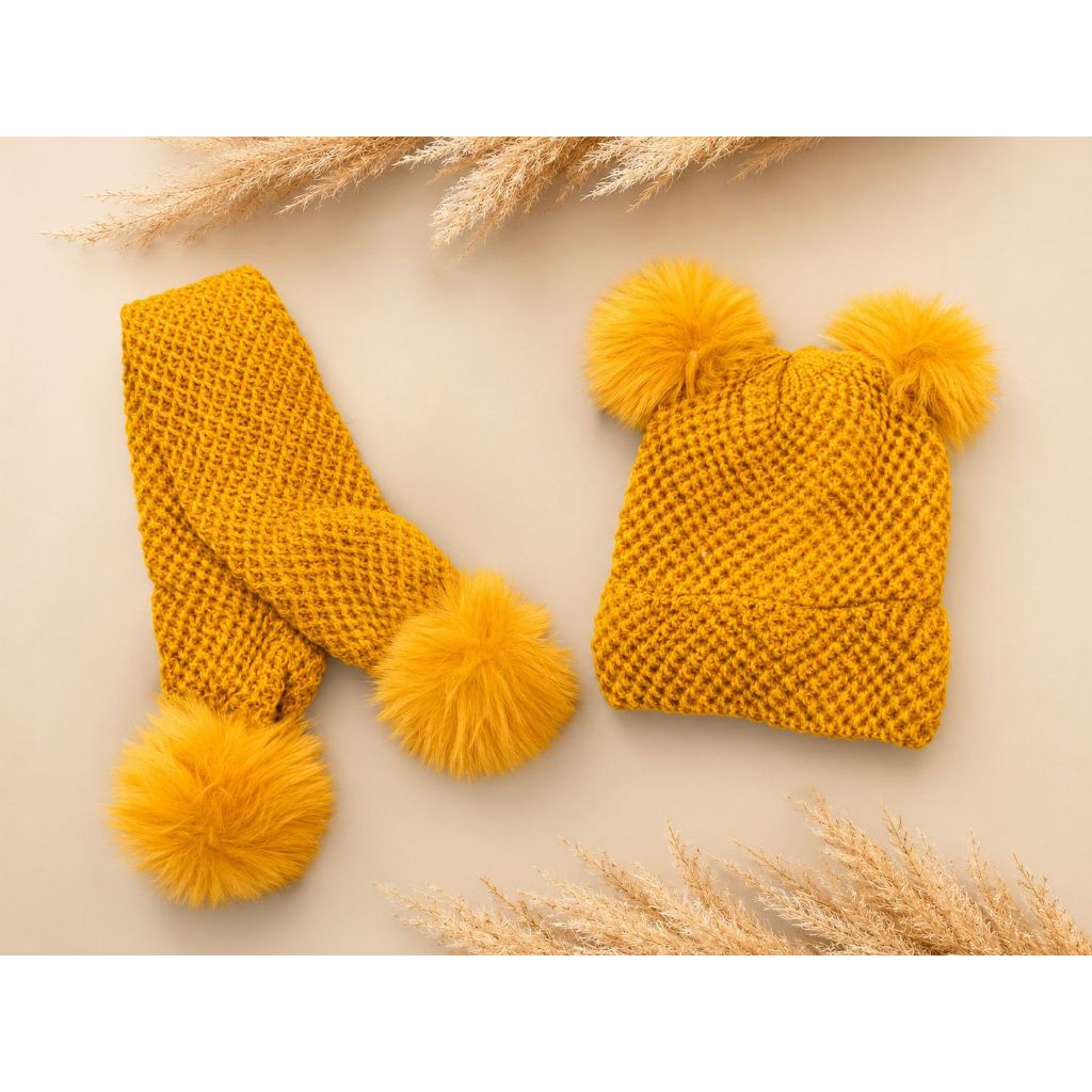 kit touca gorro infantil forrada com dois pom pom + cachecol