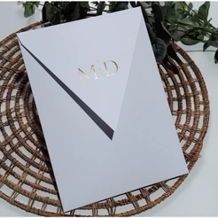 Envelope para convite de casamento Branco com logo-monograma(iniciais dos noivos) tamanho 16 x 22cm