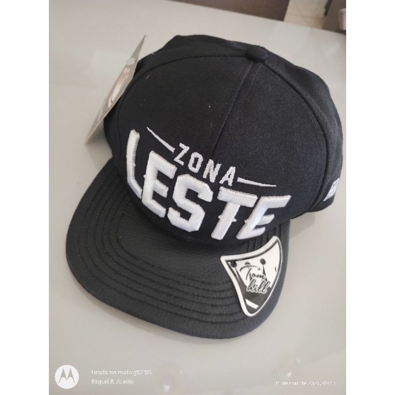Boné Zona Leste Preto Bordado 3D | Aba Reta Tom Hill