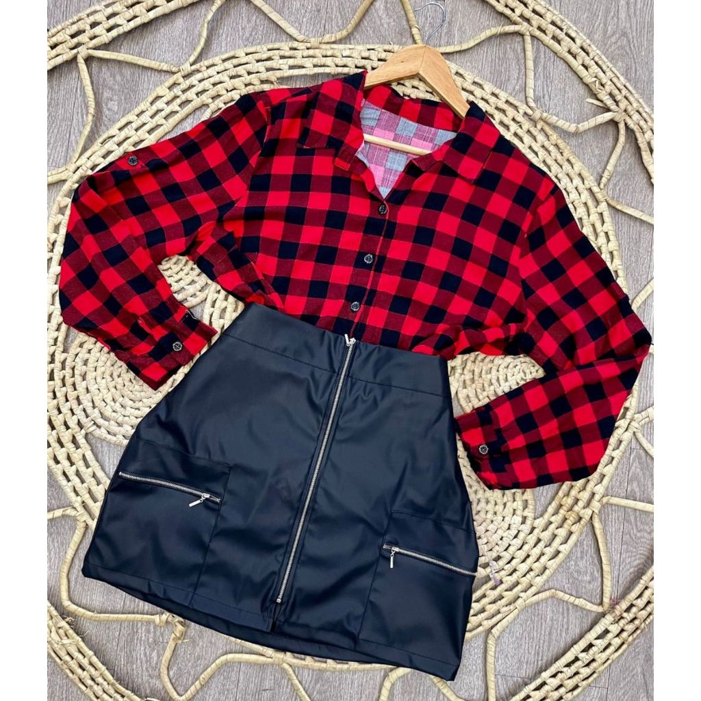 Conjunto plus size Saia couro com ziper lateral + Camisa xadrez manga longa plus size