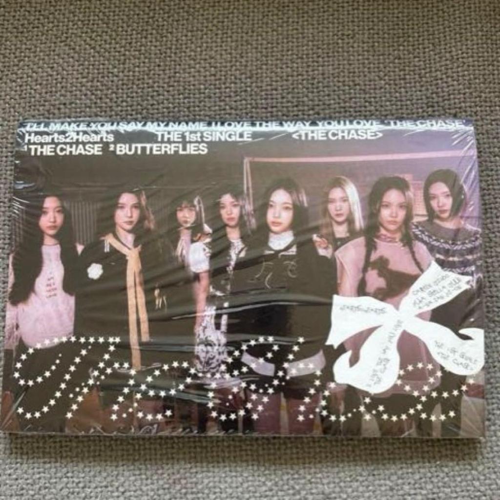Álbum kpop girlgroup Hearts2hearts - The Chase (Photobook version)