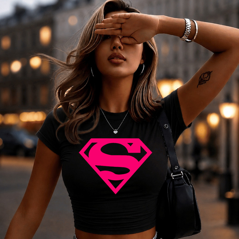 Blusinha Camiseta Baby Look Baby Tee Feminina Suplex Estilosa Confortável Basica Estampada Supergirl