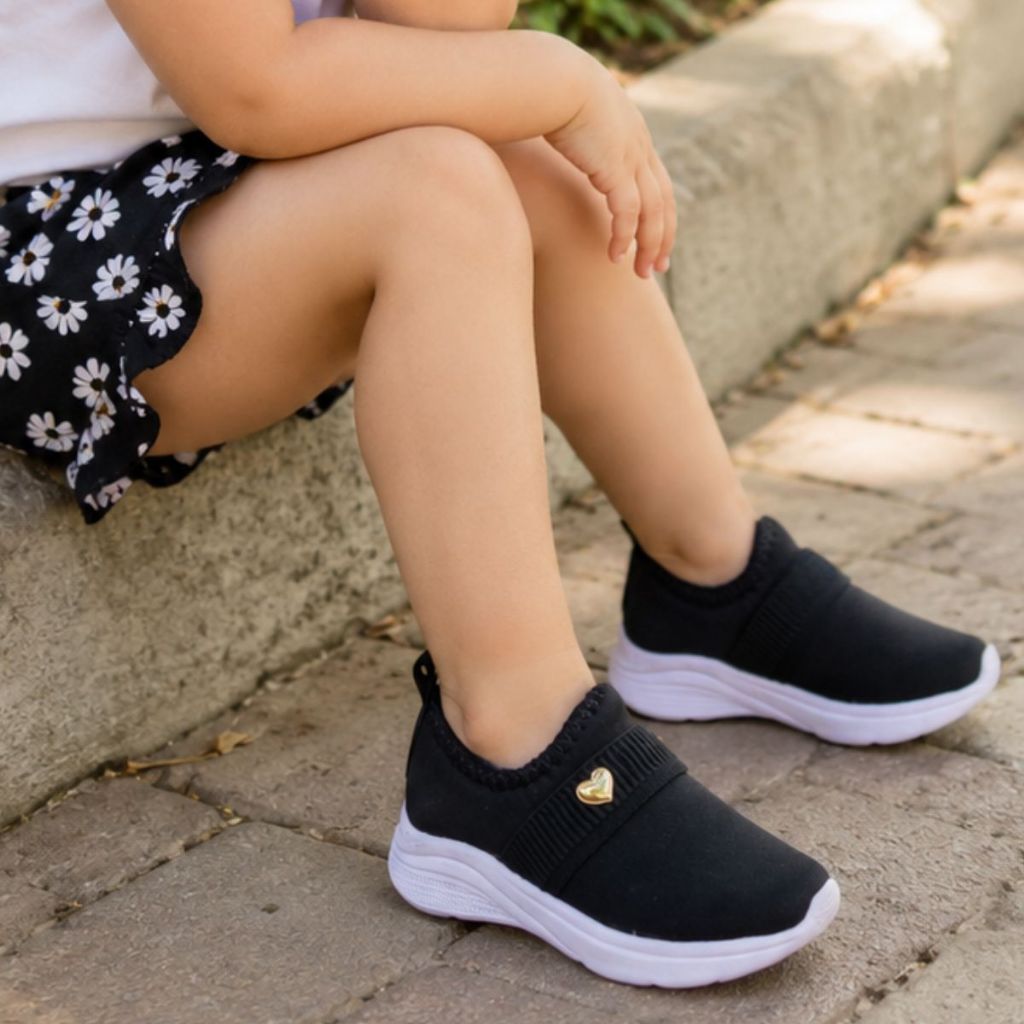 Tênis Feminino Infantil Calce Fácil com Elástico Linha Confort Antiderrapante Detalhe Coração