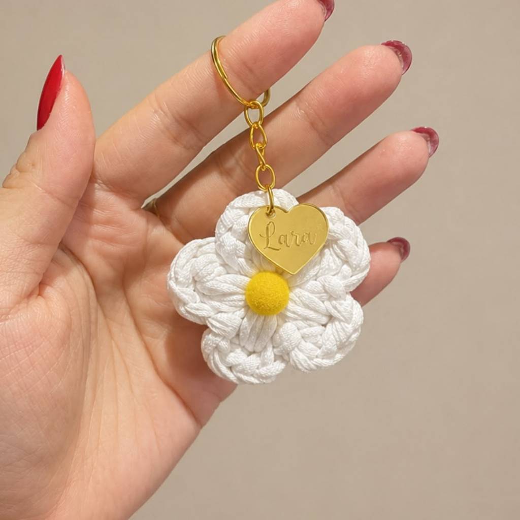 Lembrancinha Personalizada Chaveiro Margarida em Crochê Fio de Malha | Maternidade Nascimento Chá de Bebê 10 a 50 Unid