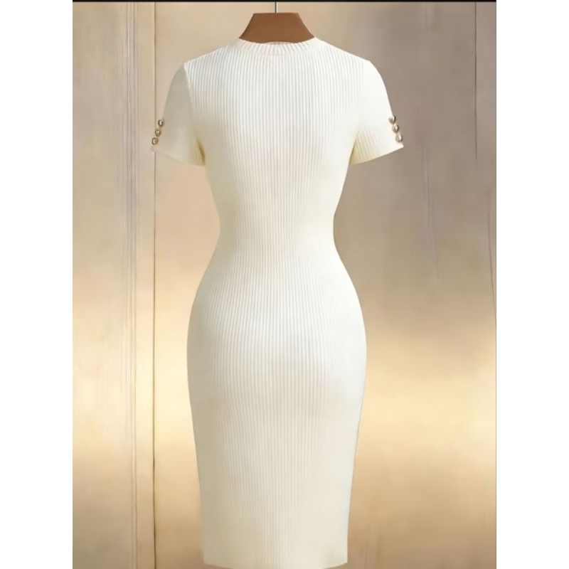 Vestido Feminino midi Canelado com Botões | Manga Curta | Gola Redonda | Modelagem Justa | Casual e Elegante