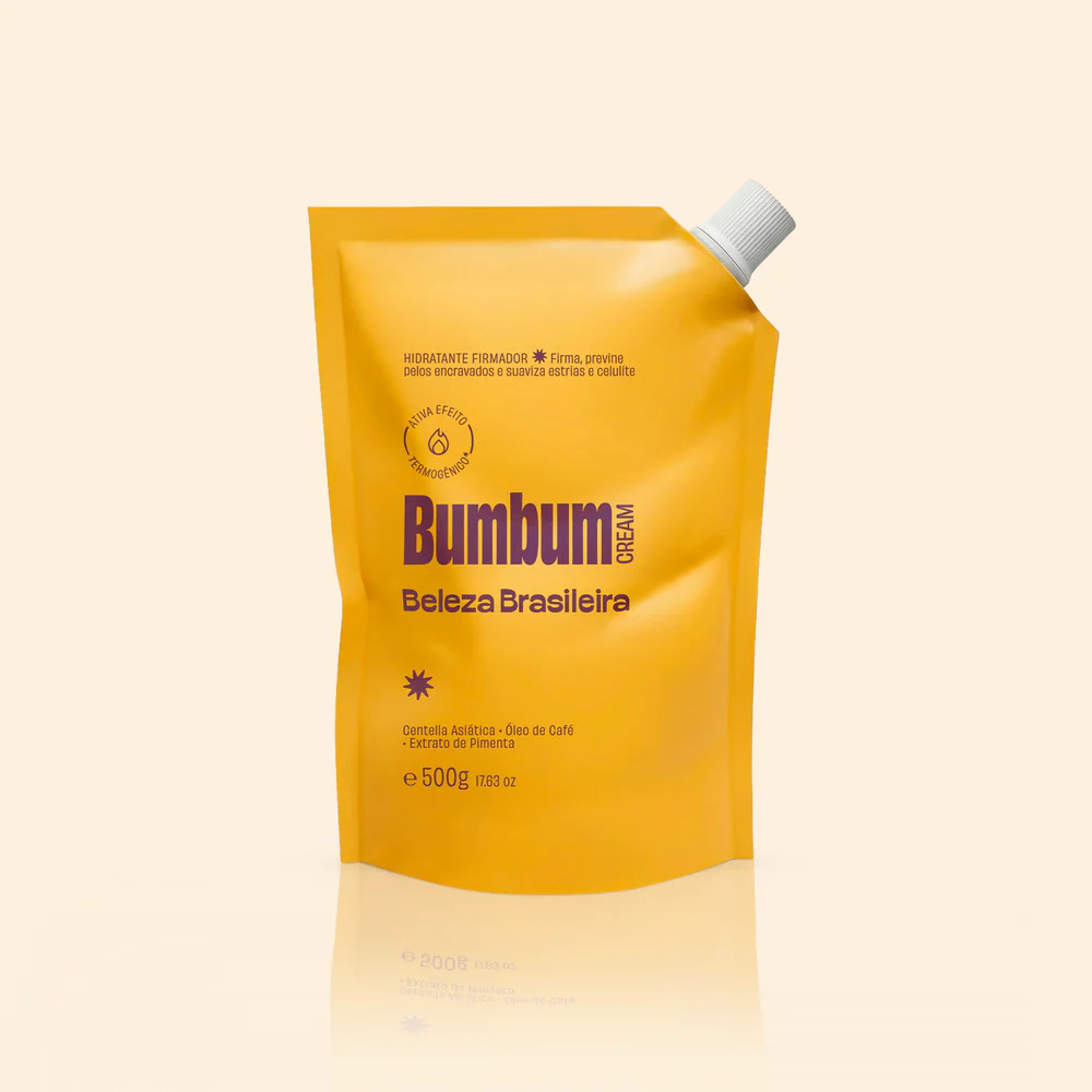 Embalagem refil de 500g do creme firmador Bumbum Cream da marca Beleza Brasileira, na cor amarela com tampa branca.