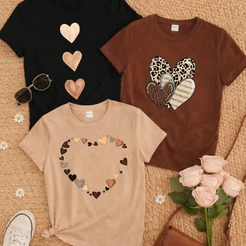 Kit 3 Blusas Femininas Algodão 30.1 – Confortáveis, Macias, Estampas de Coração, Casual e Moderna