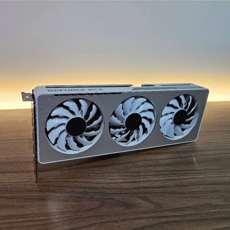 Placa de vídeo RTX 3060 GIGABYTE VISION WHITE 12GB - Usada em Excelente Estado NF Garantia!