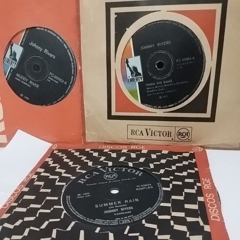 KIT com Três Compactos Johnny Rivers.