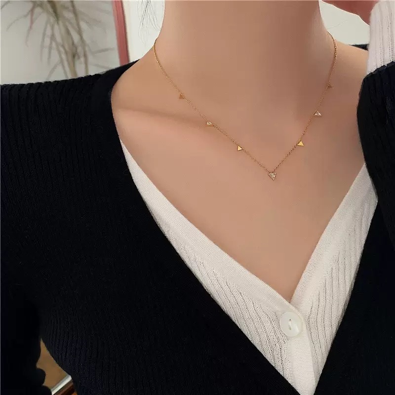 Colar feminino de luxo com pingente em forma de S, feito em aço inoxidável 18K com fragmentos de zircônia cúbica, corren