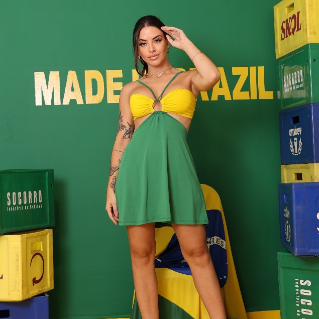 Vestido Feminino Curto Soltinho Amarração Alcinha Costas Nua Forrado Tendência Copa do Mundo Brasil