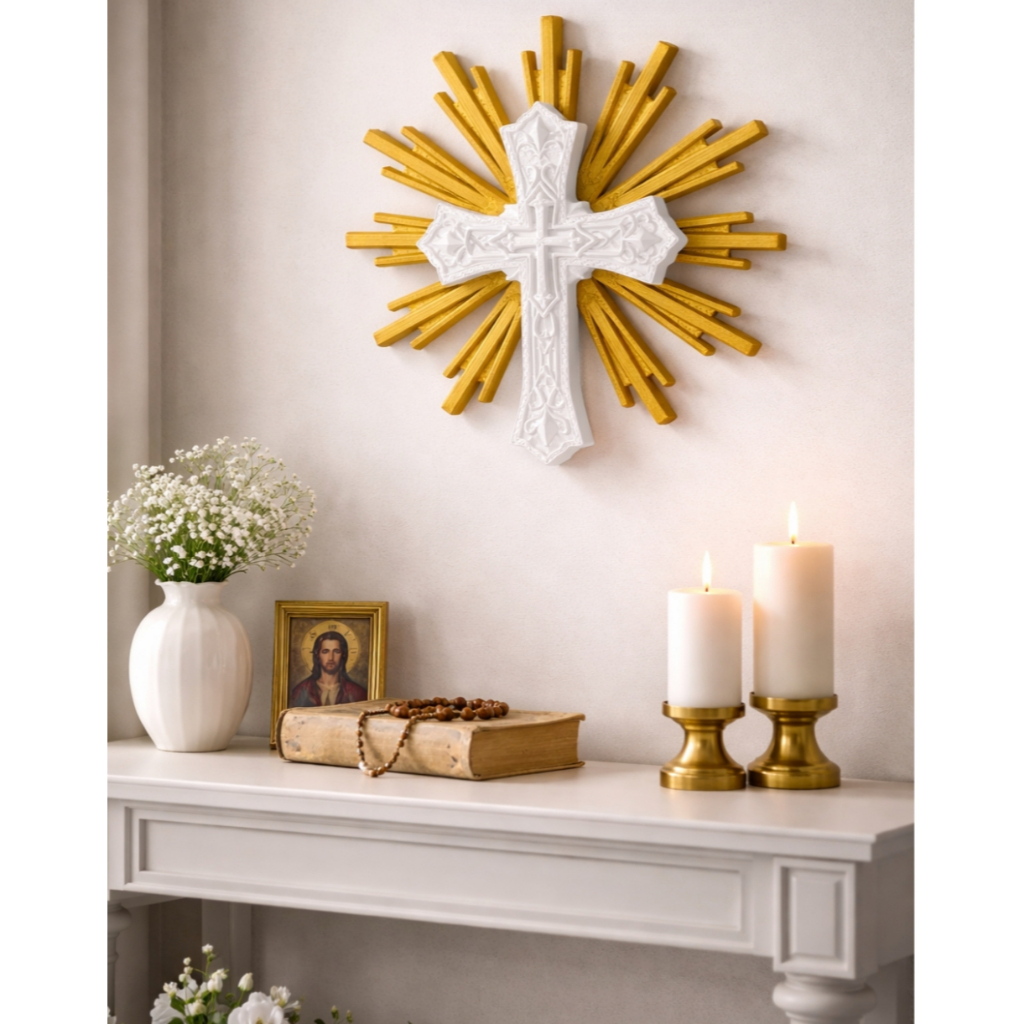 Cruz Religiosa Decorativa com Raios Dourados – Peça Religiosa para Mesa, Altar e Decoração Espiritual (22x22 cm)