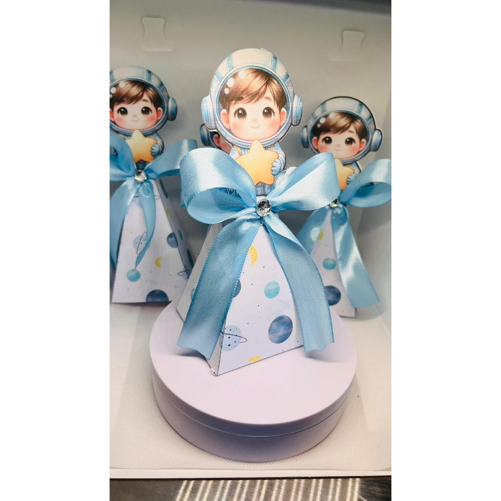 KIT Caixa Pirâmide Astronauta Personalizada Lembrancinha Infantil Luxo Maternidade Aniversário com Nome - VÁRIOS TEMAS