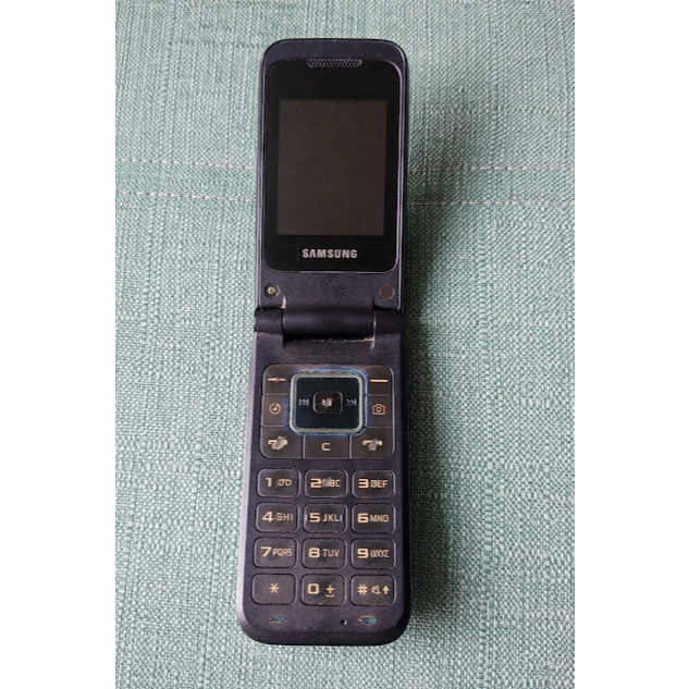 Celular antigo flip abre e fecha da marca Samsung modelo clássico Vintage Retro Colecionador Raridade