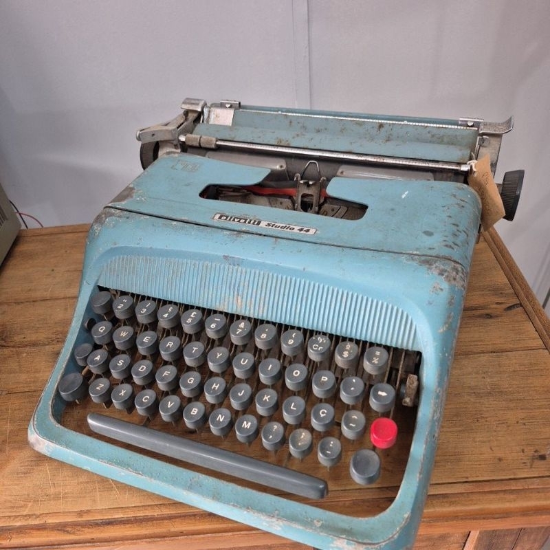 Maquina de escrever Olivetti Studio 44