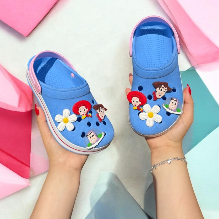 Babuche Fachetado Confortavel E Divertido Infantil & Adulto Kit 6 Bottons Toy Story