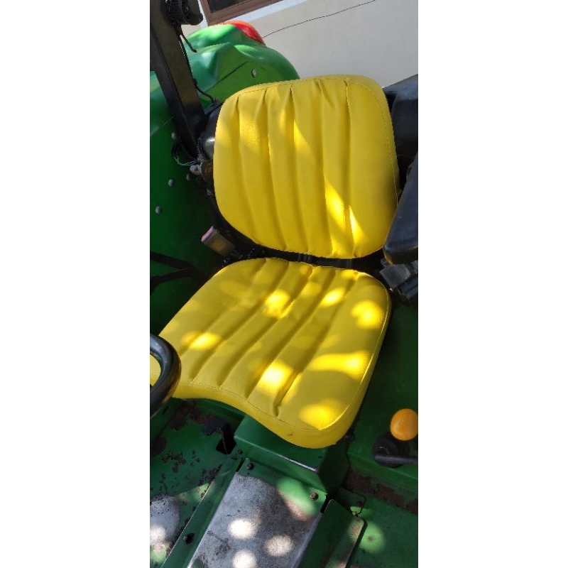 capa proteção banco trator Jonh Deere 5055 e outros iguais a este