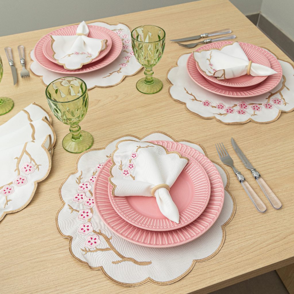 Jogo Americano 4 Peças – 2 Lugares com Sousplats e Guardanapos | Elegância para sua Mesa