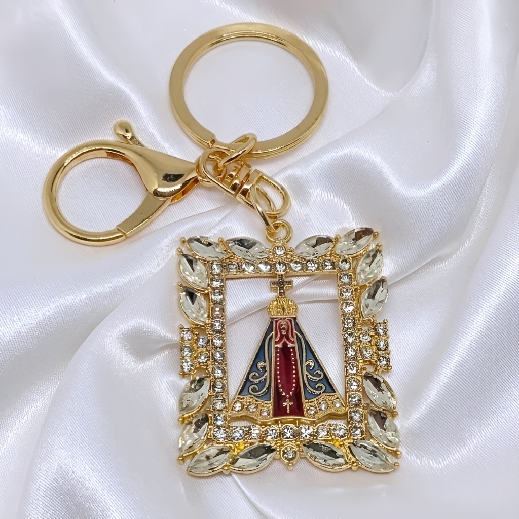 Chaveiro Folheado Nossa Senhora Aparecida Com Mosquete E Strass Religioso