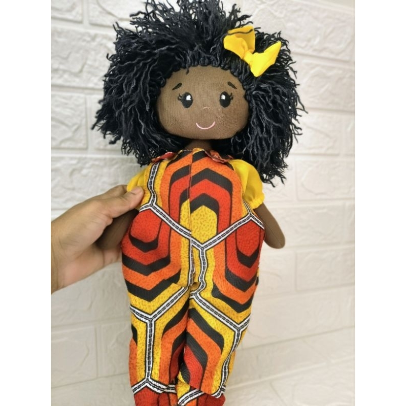 Boneca de pano negra artesanal com macacão, 40 cm, Manu