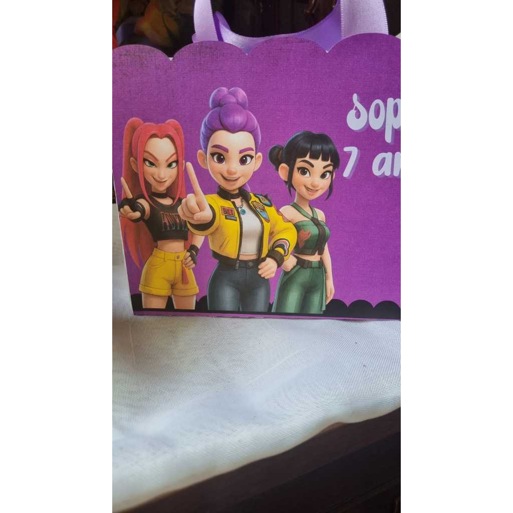 SACOLINHA HUNTRIX GUERREIRAS DO K-POP PEGUE E MONTE-SACOLINHA PERSONALIDA-FESTA PERSONALIZADA-LEMBRANCINHA PERSONALIZADA