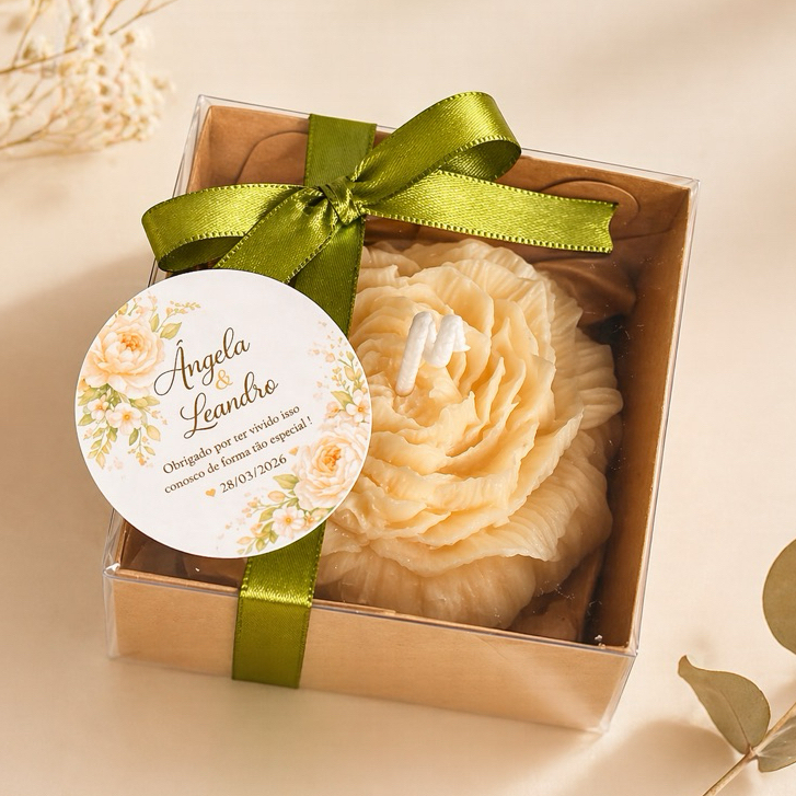 Lembrancinha de Casamento Personalizada | Vela Aromática Flor Peonia 70gr na Caixa | 15 Anos | Casamento Luxo