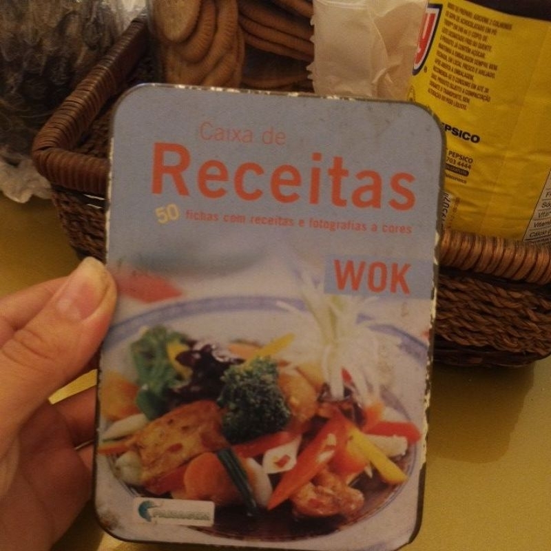Caixa de receitas 50 fichas com receitas e fotografias a cores.