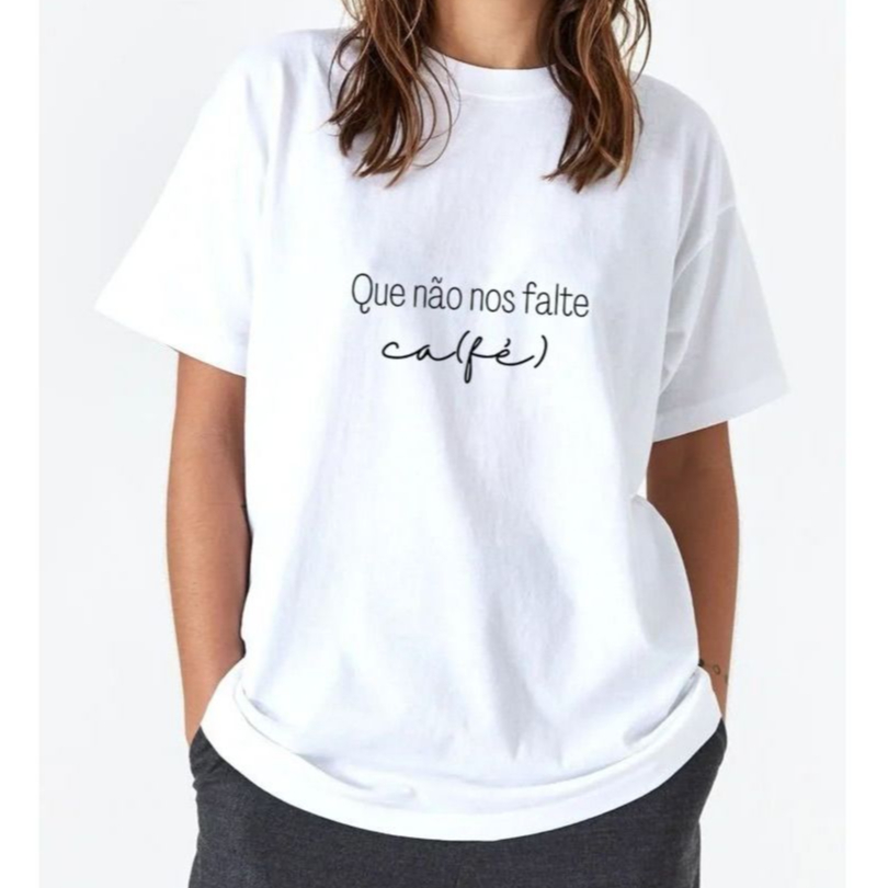 Camiseta Feminina Frase Divertida Café Algodão Confortável Casual Oversized Moda Streetwear