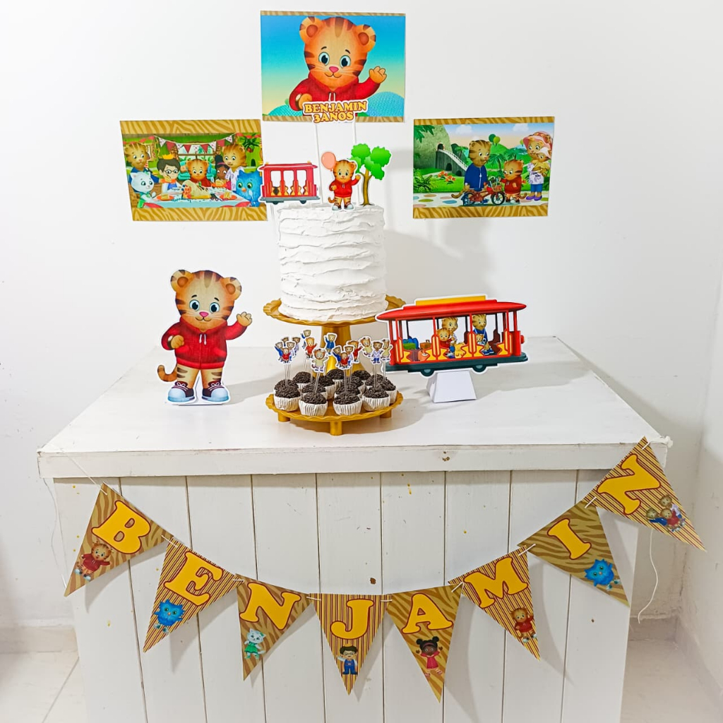 Kit Festa Daniel Tigre Personalizado Só Um Bolinho Festa em Casa Aniversário Infantil adulto Mesversário  lembrancinha