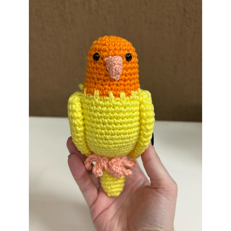 Pássaro Agapórnis em Crochê Amigurumi Ave Passarinho Pet Agapone Pelúcia Artesanal