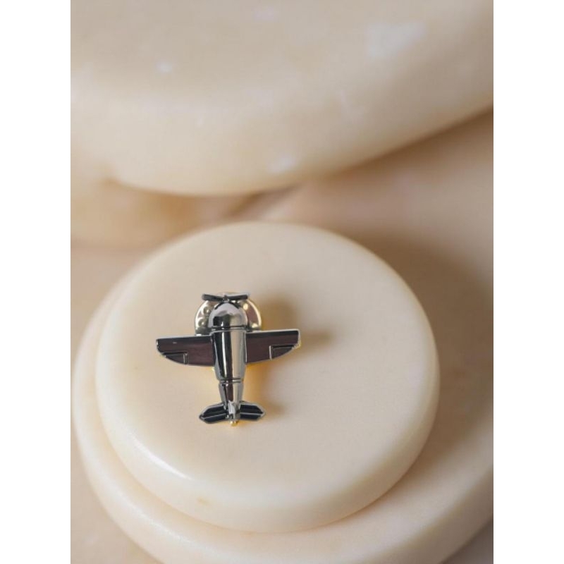 ✈️ Broche de aviao Cinza Brilhante/ pin de aviao/ aviaçao – Elegância e Estilo
