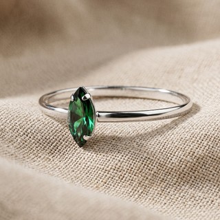 Anel Feminino Pedra Navete de Strass Cor Verde Banhado a Prata