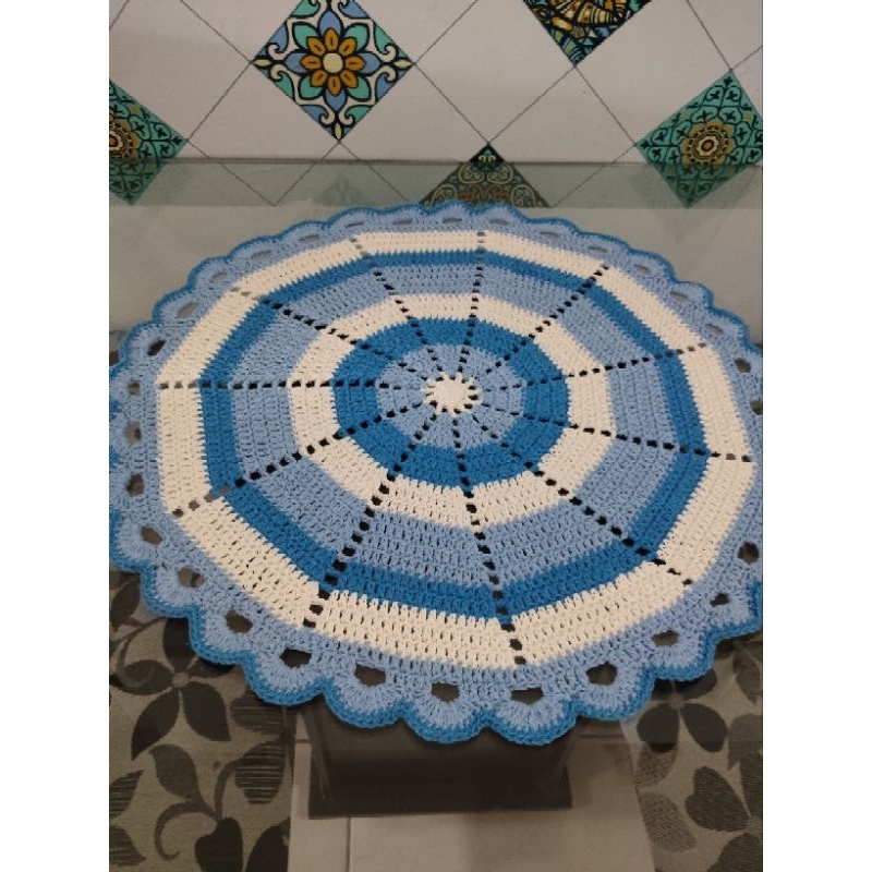 Tapete redondo em crochê artesanal para qualquer ambiente 60 cm. Delicado que pode ser usado como centro de mesa.