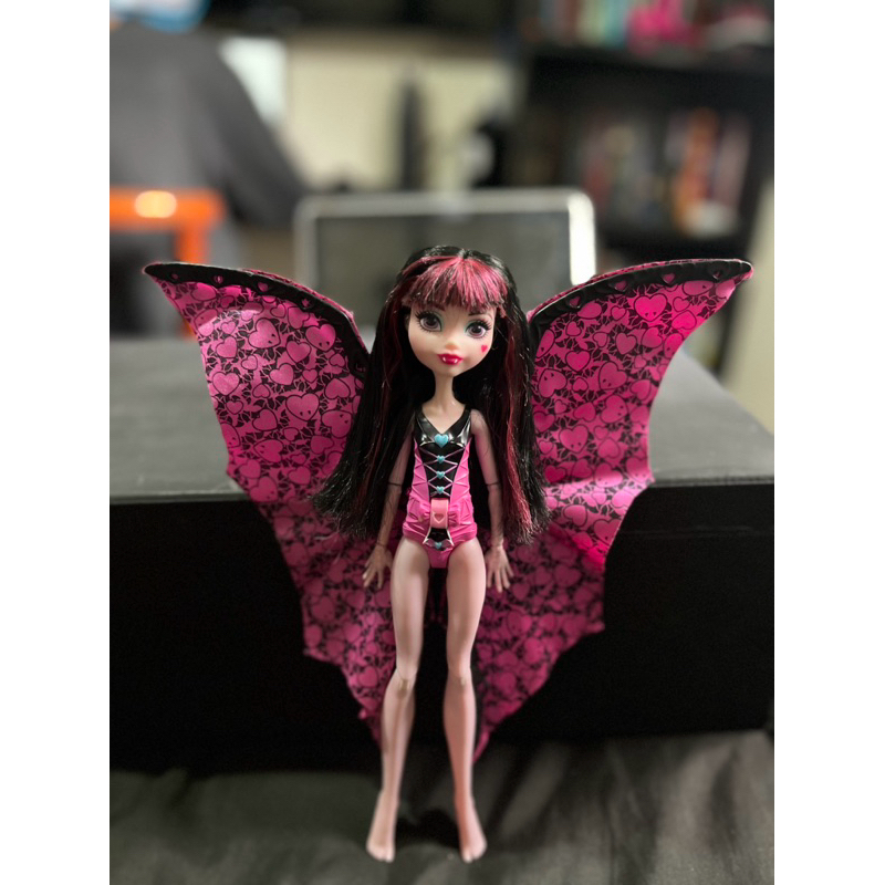 Boneca Draculaura Usada com Asas
