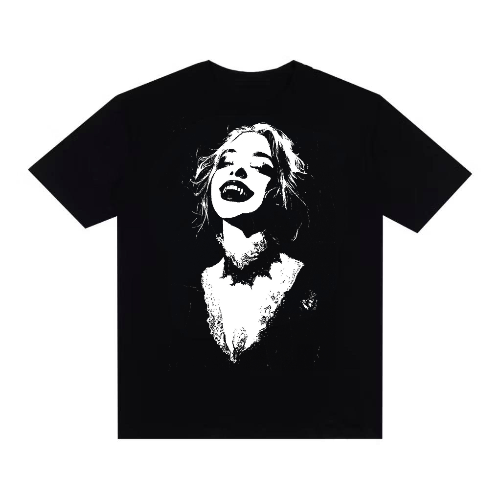 Camiseta Streetwear Over Unissex Larga Swag " Vampira " Estiloso Y2K Premium Gótico Alternativa Opium Core Rock Punk