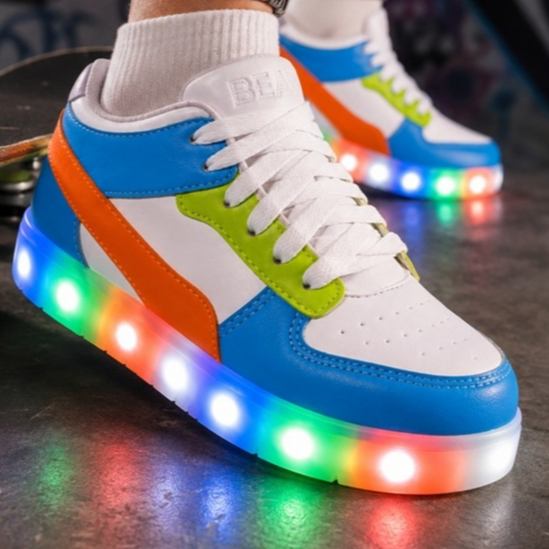 Tenis Infantil Menino com LED Colorido Criança Adolescente Cano Medio Luzinha e Acabamento Premium