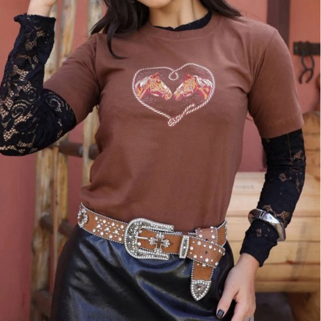 Camiseta Estilosa Feminina Marrom Estampada Love Country 100% Algodão Tecido Premium Fashion