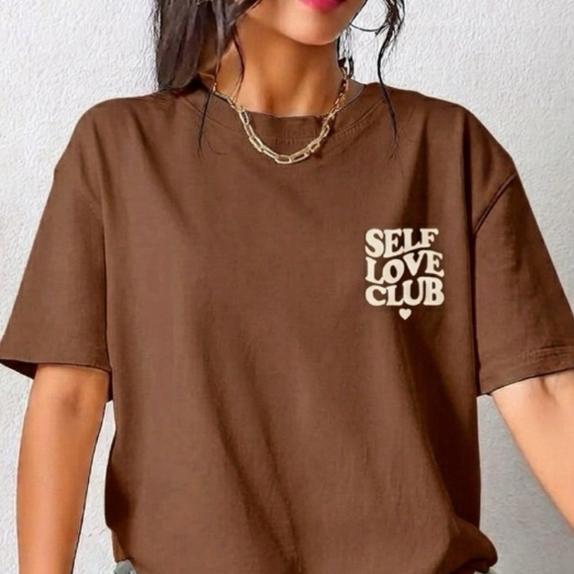 Camiseta feminina Love Clube Estampada Minimalista Moderna T-shirt Estilosa