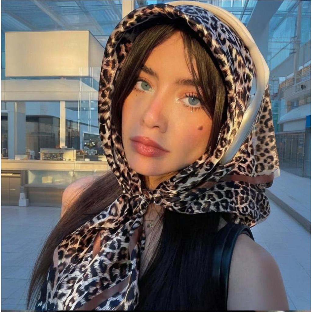 Lenço Feminino Cetim Estampa de Onça 90x90 Grande Quadrado Bandana Cabelo Pescoço — imagem 2 de 2